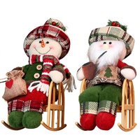 Fauteuil à bascule de Noël vintage, style gothique, motif dessin animé, avec poupée bonhomme de neige vieil homme assis à motif écossais, cadeau de fêtes transfrontalier