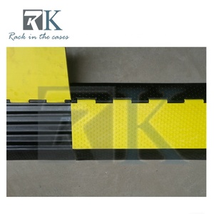 Rampe de protection pour câbles, durable, antidérapante, en caoutchouc, pour usage extérieur - Product Image 2