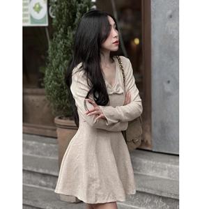 Vestido Coreano de Alta Calidad OEM con Escote Pronunciado, Mangas Acampanadas, Transpirable, Cintura Natural - Product Image 2