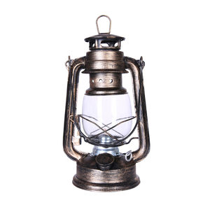 Lámpara LED de queroseno antigua de 24.5 cm, linterna vintage tipo huracán, luz decorativa para <span class=keywords><strong>camping</strong></span>, hierro y vidrio sintético, clasificación IP33, certificación CE - Product Image 1