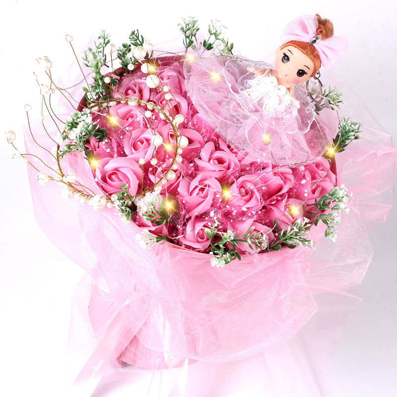 33 bouquets de mousseline poudrée + couronne + petite princesse