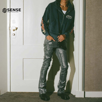 Fabricant de jeans sur mesure, streetwear, hip hop, jeans évasés déchirés et cirés argentés, pour hommes