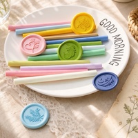 55 Colores, Mini Barras de Cera Redondas de 10x0.7cm, Pequeñas Barras de Cera para Sellar Sobres e Invitaciones, Venta al Por Mayor