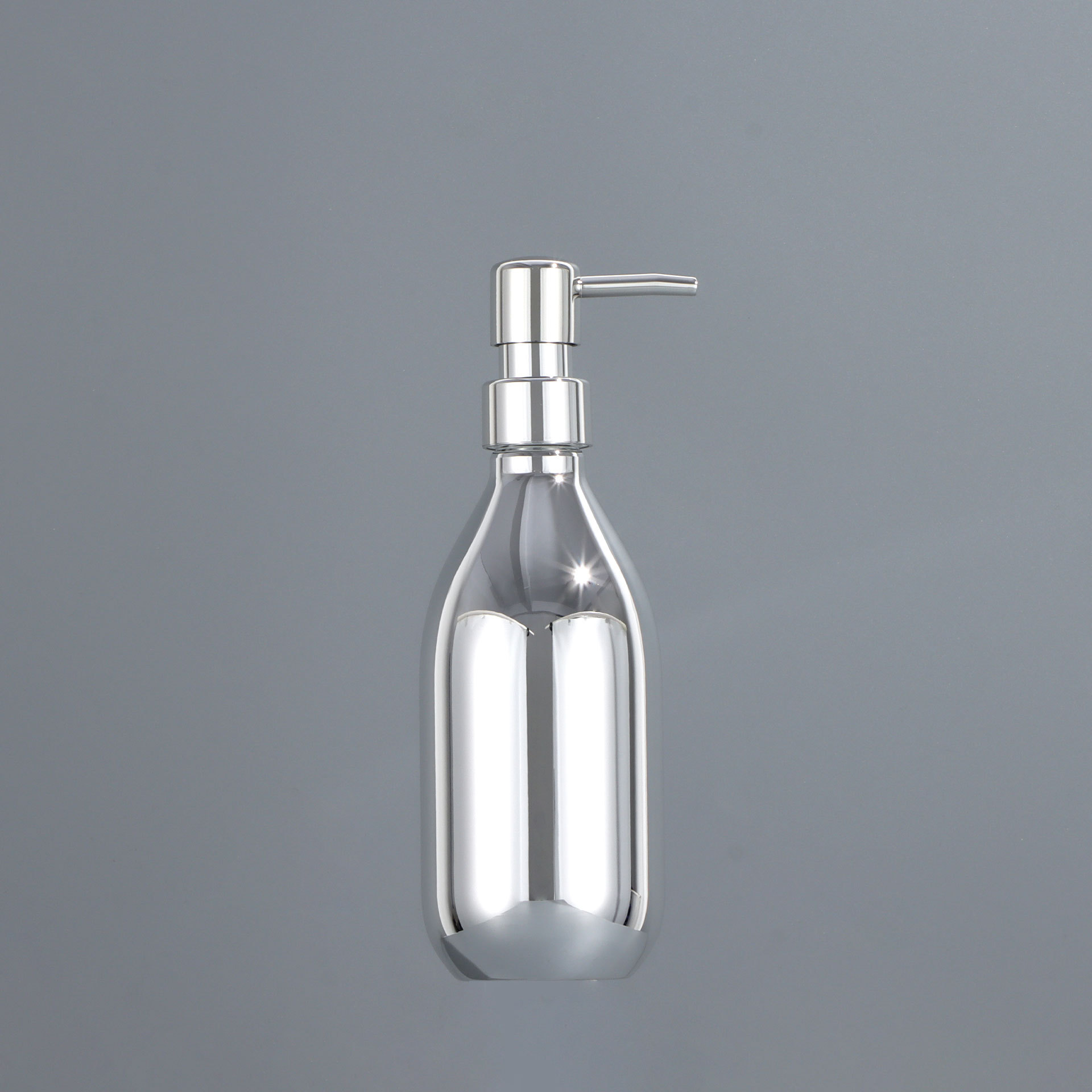 Flacon argenté avec pompe UV argentée.