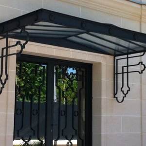Auvent en fer forgé personnalisé avec fonctionnement fixe Caractéristiques coupe-vent anti-UV Montage mural pour villa Conception traditionnelle par défilement - Product Image 2