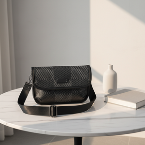 Sac Messager pour Homme en Cuir PU Classique et Tendance, Haute Qualité, Petit, Imperméable, Léger, Durable, avec Logo Personnalisé et Antivol - Product Image 1