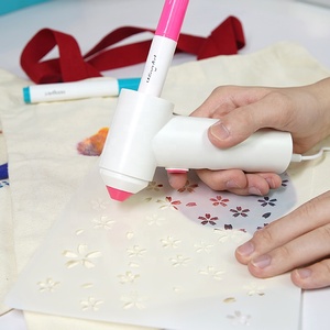 Kit de bricolage pour enfants marqueur de pulvérisation rechargeable aérographe tissu marqueur stylo ensemble avec 4 pochoirs et sac à cordon - Product Image 4