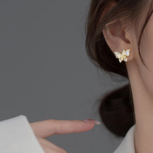 Orecchini a farfalla doppia per donna, design elegante, accessori per l'uso quotidiano. - Product Image 6