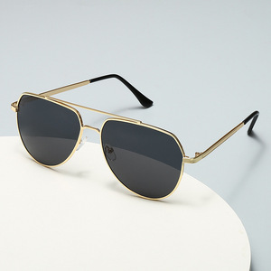 Gafas de Sol Aviador para Hombre, Montura Metálica, Protección UV400, Lentes Categoría 1, para Viajes y Fiestas - Product Image 2