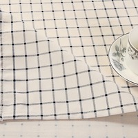 Nappe carrée de Noël à carreaux noirs et blancs, faite main, en coton et lin, écologique, moderne, durable, la plus vendue