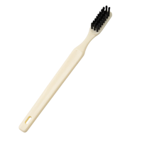 Nouvelle conception, brosse à dents manuelle en plastique pour adultes avec poignée confortable, poils souples en PBT, protection des gencives, fournie par le fabricant