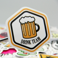 Autocollants en vinyle découpés sur mesure, résistants aux UV et imperméables, avec motifs de personnages de dessins animés sur le thème de la bière, imprimés pour voiture, ordinateur portable, bouteille d'eau