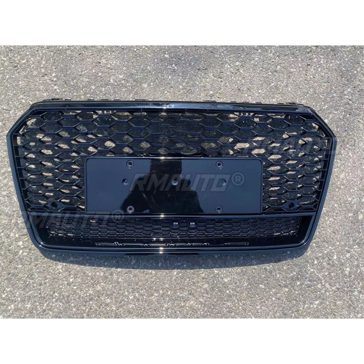 Logo argenté encadré noir