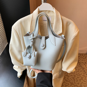 Sac bandoulière <span class=keywords><strong>femme</strong></span> en PU, style français simple et élégant, mini sac seau à poignée supérieure, idéal pour les loisirs, les voyages et le shopping quotidien – Nouvelle collection 2025 – Vente en gros - Product Image 4