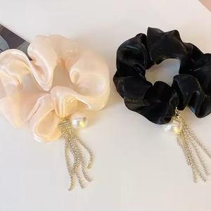 Diadema de intestino grande con borlas y colgante de perlas de diamante de imitación - Product Image 1