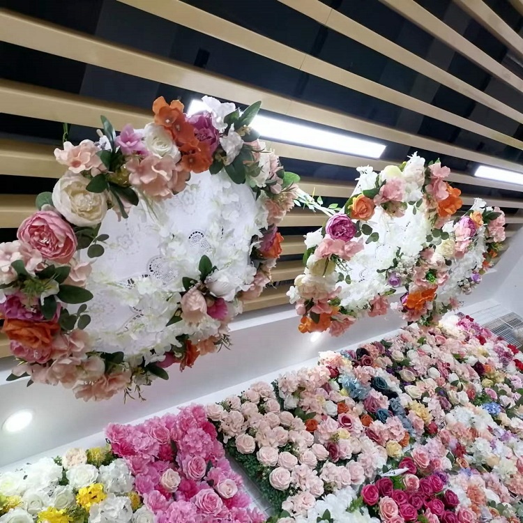 9 # Fleurs à suspendre au plafond