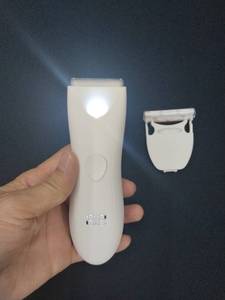 Tondeuse corporelle avec lampe LED, étanche IPX7, batterie lithium 600 mAh, recharge USB, lame céramique, pour voyage et <span class=keywords><strong>salon</strong></span> - Product Image 1