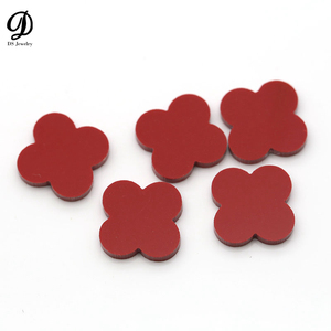 بسعر الجملة من المصنع حجر فيروزي أحمر بأربعة اوراق وبرسيم اصطناعي - Product Image 1