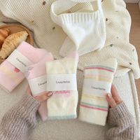 Chaussettes roses pour femmes, chaussettes mi-mollet épaisses et chaudes pour l'automne et l'hiver, chaussettes de sol post-partum mignonnes et dessinées pour femmes
