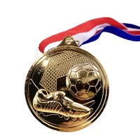 Médaille de récompense en métal personnalisée pour la compétition de football des jeunes, avec découpe irrégulière en 3D et émail souple