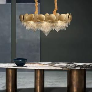 Nouvelles lampes suspendues de salle à manger européennes européennes Lustre en or avec perles de cristal Forme ovale Taille moyenne Lustre Plafonnier Stock - Product Image 1