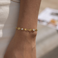 Bracelet en acier inoxydable plaqué or 18 carats avec disque taillé en diamant et zircon blanc rond pour femmes, par J&D Jewelry