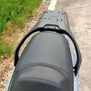 Portapacchi Posteriore Rinforzato per <span class=keywords><strong>SYM</strong></span> <span class=keywords><strong>Joymax</strong></span> Z300: Portabagagli e Supporto per Bauletto in Alluminio Monoblocco - Product Image 5