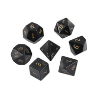 Dés en obsidienne D4 avec chiffres dorés sur faces triangulaires noires brillantes en forme de tétraèdre pour collections de dés de jeux de rôle de table