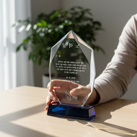 Trophée de récompense en cristal poli imperméable de qualité supérieure, personnalisable par gravure laser, design géométrique, base en cristal bleu, style sportif