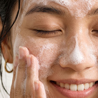 Fabricant OEM ODM de nettoyant moussant pour le visage à la vitamine C éclaircissant la peau