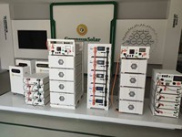 Sistem Penyimpanan Energi Baterai LiFePO4 Tegangan Tinggi 10.24kWh 51.2V 200Ah Rak Baterai yang Dapat Ditumpuk BMS Cerdas Pemantauan WiFi