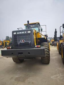 Chargeuse sur pneus jaune SDLG956L avec une grande benne et des pneus robustes pour travaux de construction - Product Image 2