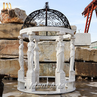 Gazebo en marbre blanc sculpté à la main, pavillon de jardin classique en pierre avec dôme en feuille de métal