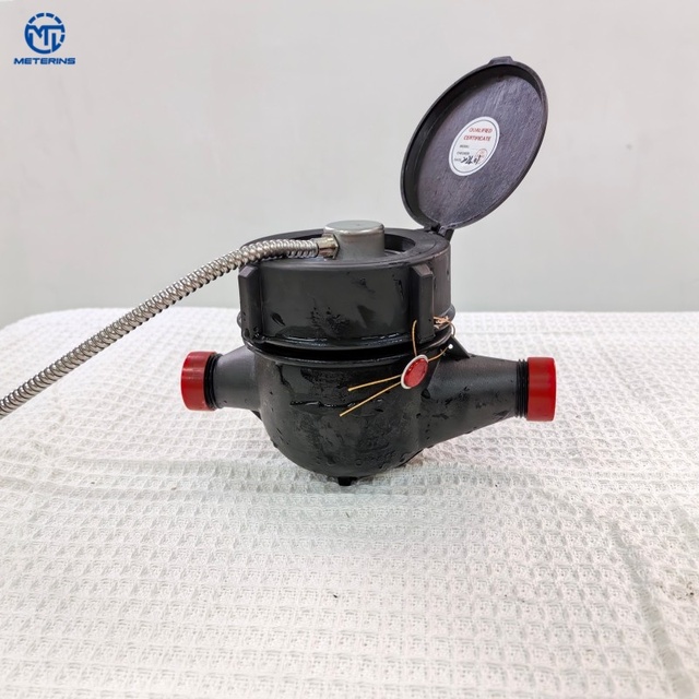Customizable Sizes OEM Digital Wet Type Water Meter with Pulse Output Plastic Housing +/-2% Accuracy