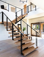 Lumière LED moderne à capteur de mouvement pour extérieur, pour escalier avec garde-corps en verre et poutre en acier, design durable