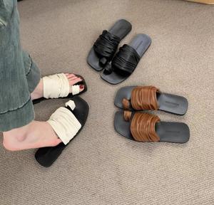 รองเท้าแตะสตรีแบบสวม สไตล์ทันสมัยสำหรับฤดูร้อน พื้นนุ่ม พับได้ สายคาดแบบพับ รองเท้าแตะแบบสวมพื้นหนาสำหรับใส่ไปชายหาด รุ่นใหม่ - Product Image 5