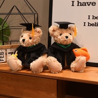 Boneka Beruang Teddy Wisuda Custom Grosir, Mainan Hewan Boneka Isi Dakron dengan Topi & Jubah Wisuda, Hadiah untuk Siswa, Suvenir
