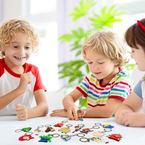 Nueva llegada al por mayor PVC goma mosquetón llaveros logotipo personalizado impresión UV lindo dibujos animados <span class=keywords><strong>Anime</strong></span> estilo promoción regalos - Product Image 4