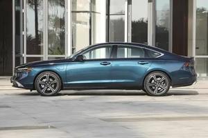 Voiture de taille moyenne Feather Blue H/on/da Accord PHEV 2025 E:PHEV Édition phare Traction avant Voitures électriques - Product Image 3