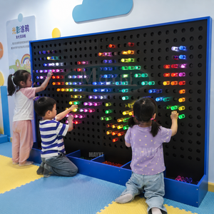 Panneau <span class=keywords><strong>d</strong></span>'activités sensorielles interactif LED sur pied avec tiges acryliques lumineuses pour centres de jeux - Product Image 4