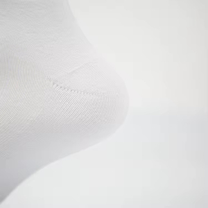 Custom Neutral Outdoor Knitted Sports Socks High Quality Quick Dry Non <b>Slip</b> Youth Crew Socks Wholesale - Product Image 3