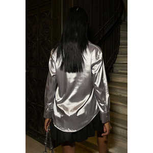 เสื้อเชิ้ตผ้าซาตินติดกระดุมสำหรับผู้หญิง ดีไซน์เรียบหรู สีเทา เหมาะสำหรับงานปาร์ตี้ แขนยาว - Product Image 2