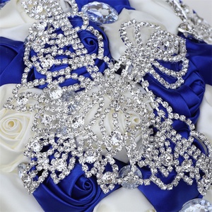 <span class=keywords><strong>Bouquet</strong></span> <span class=keywords><strong>de</strong></span> <span class=keywords><strong>mariée</strong></span> en soie rose et cristal, <span class=keywords><strong>bouquet</strong></span> <span class=keywords><strong>de</strong></span> <span class=keywords><strong>mariée</strong></span> à la main pour mariage - Product Image 2