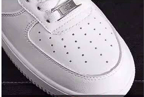 Zapatillas Bajas Unisex de Malla Transpirable con Gel Amortiguador, Color Blanco Puro y Negro Intenso, Versátiles, con Cordones - Product Image 3