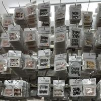 Nouveaux designs de faux ongles faits main de styles variés pour les ongles des doigts, avec boîte de présentation en acrylique – Vente de liquidation à durée limitée