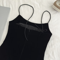 Robe en velours rayée noir et blanc de style rétro français avec col montant en dentelle, nœud et taille cintrée, jupe évasée