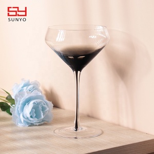 Lot de coupes à <span class=keywords><strong>vin</strong></span> et champagne en <span class=keywords><strong>verre</strong></span> cristal, style classique, avec pied <span class=keywords><strong>noir</strong></span> et finition gris <span class=keywords><strong>fumé</strong></span>, pour la vente en gros - Product Image 5
