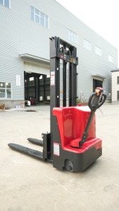 Nouveau chariot élévateur à conducteur marchant multi-usage, compatible avec une capacité de 2 tonnes, <span class=keywords><strong>pneus</strong></span> de chariot élévateur à propulsion arrière, garantie 1 an, origine Henan - Product Image 2