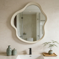 Miroir de salle de bain mural irrégulier en bois de style crème nordique