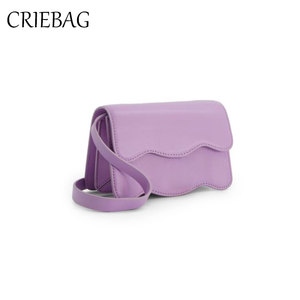 Borsa a tracolla da donna in pelle sintetica con decorazione con lettere ricamate alla moda per ragazze del College - Product Image 4